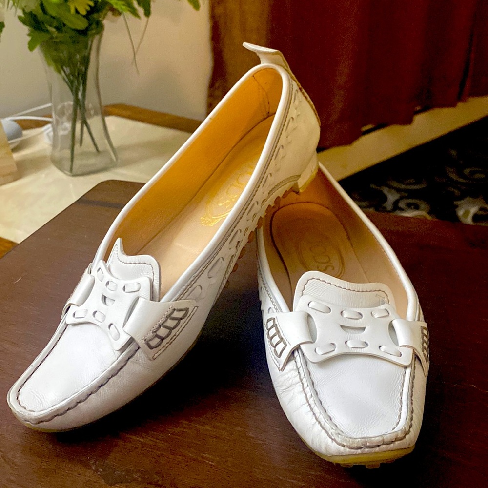 Tod’s moccasins loafers white leather driving shoes